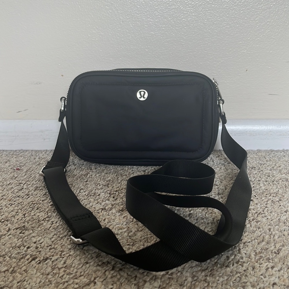 Lululemon Crossbody Camera Bag 2L